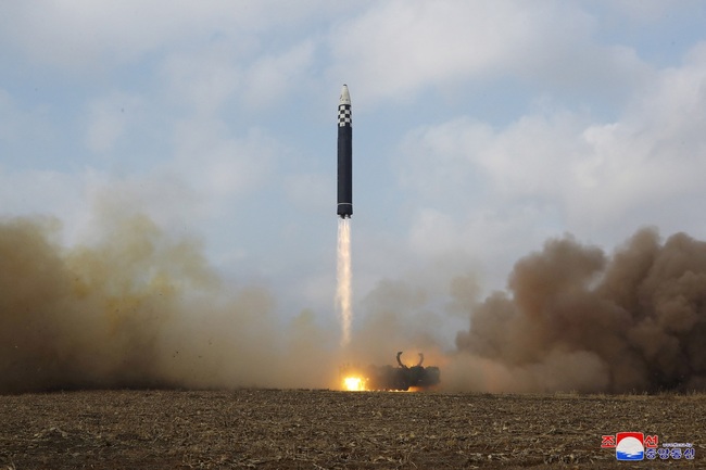 Triều Tiên tuyên bố phát triển vệ tinh do thám - Ảnh 1.