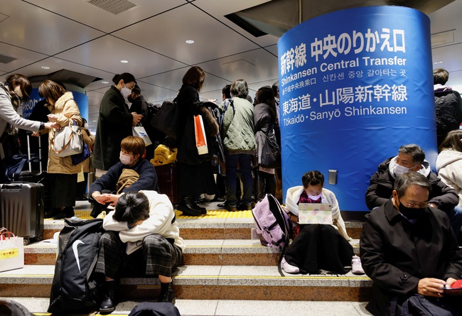 Nhật Bản: Dịch vụ tàu cao tốc bị gián đoạn do mất điện - Ảnh 1.