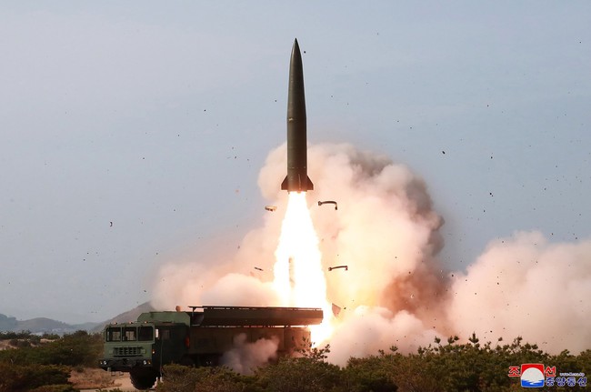 Mỹ áp đặt trừng phạt đối với 3 quan chức Triều Tiên sau khi Bình Nhưỡng thử tên lửa ICBM - Ảnh 1.