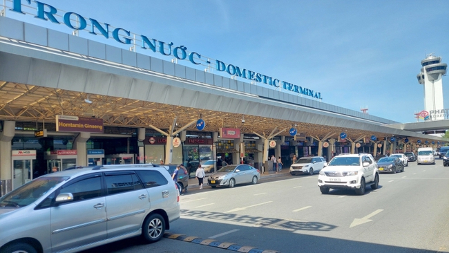 Khách qua sân bay Tân Sơn Nhất dịp Tết 2023 sẽ tăng kỷ lục - Ảnh 2.