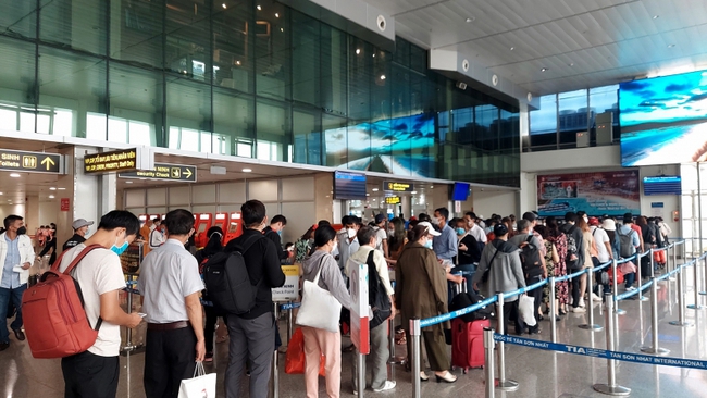 Khách qua sân bay Tân Sơn Nhất dịp Tết 2023 sẽ tăng kỷ lục - Ảnh 3.