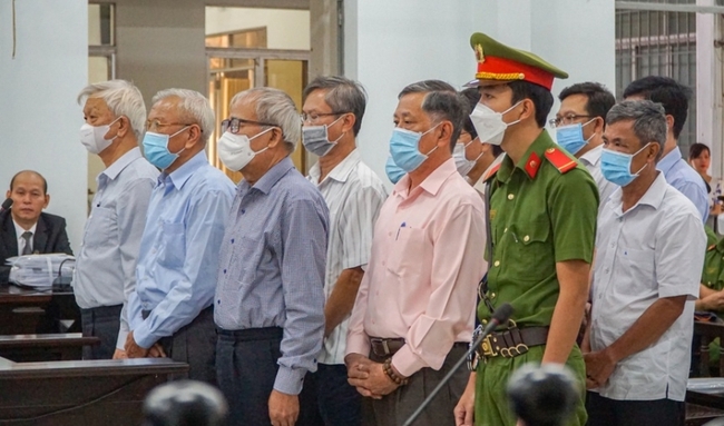 Khánh Hòa: Cựu Chủ tịch UBND tỉnh Nguyễn Chiến Thắng bị đề nghị mức án 7 - 8 năm tù - Ảnh 1.