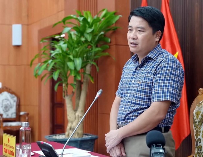 Vụ chuyến bay giải cứu: Bộ Công an khám nhà và bắt tạm giam Phó Chủ tịch UBND tỉnh Quảng Nam - Ảnh 1.