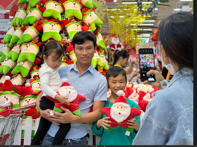 Thị trường Noel tại Đà Nẵng bắt đầu sôi động - Ảnh 4.