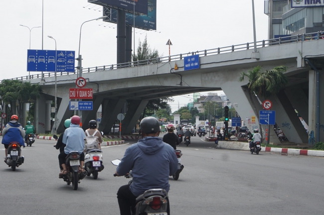 Yêu cầu khắc phục sự cố cầu Nguyễn Hữu Cảnh trước Tết dương lịch 2023 - Ảnh 2.