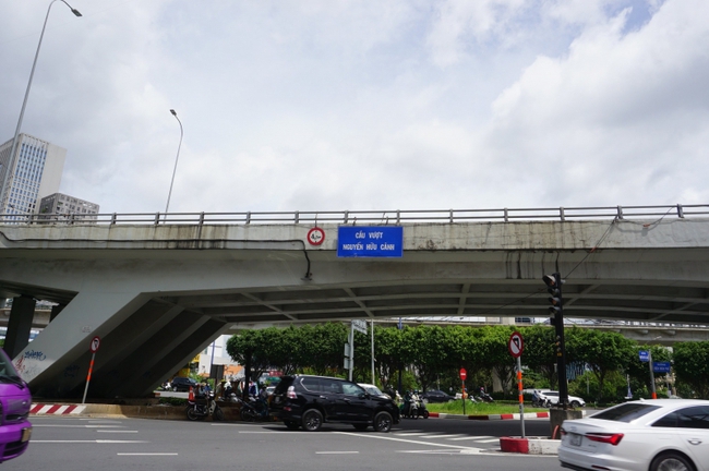 Yêu cầu khắc phục sự cố cầu Nguyễn Hữu Cảnh trước Tết dương lịch 2023 - Ảnh 1.