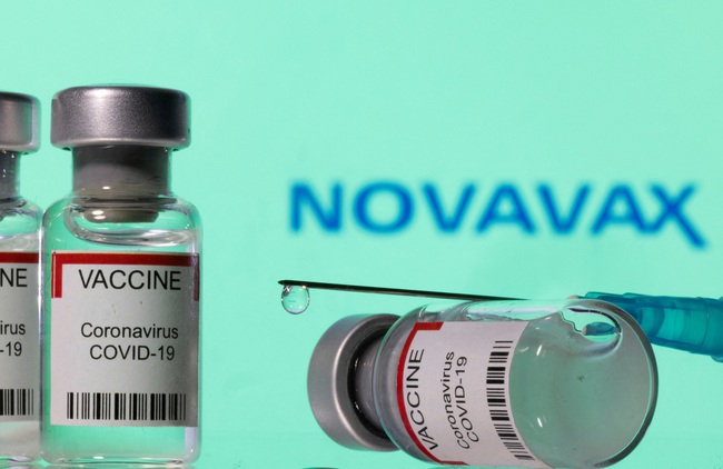 Australia bắt đầu tiêm vaccine Novavax Covid-19 - Ảnh 1.