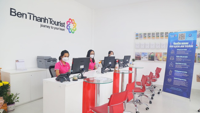 Nhiều công ty du lịch ở TP.HCM đồng loạt mở bán tour đi nước ngoài - Ảnh 2.