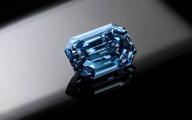 Đấu giá viên kim cương xanh quý giá nhất thế giới - Ảnh 1.
