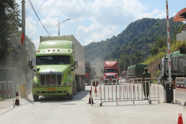 Bộ Công Thương cùng Lạng Sơn tìm cách tháo gỡ ùn tắc hàng hóa tại các cửa khẩu - Ảnh 3.