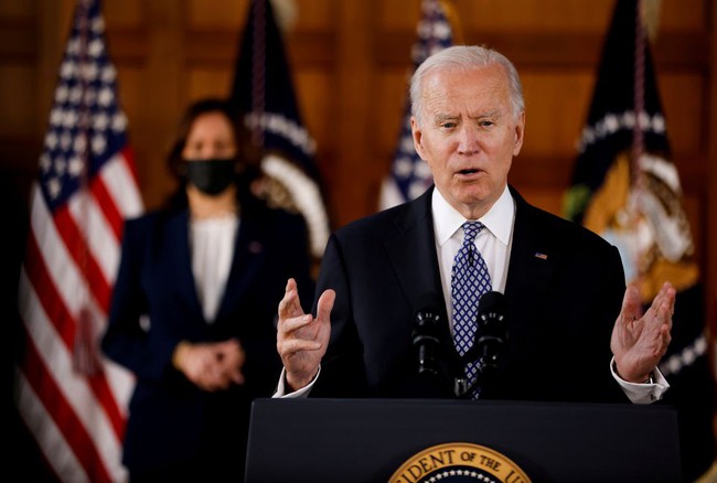 Tổng thống Mỹ Joe Biden ra tuyên bố lên án việc Nga tấn công Ukraine - Ảnh 1.