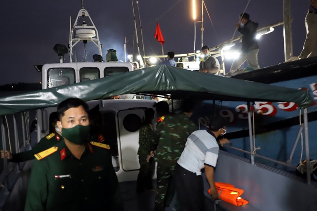 Vụ chìm tàu trên biển Cửa Đại, tỉnh Quảng Nam: Đã xác định 13 người tử vong - Ảnh 1.