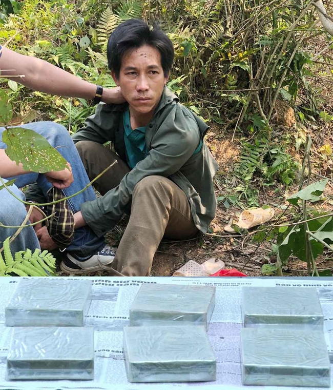 Lai Châu: Bắt giữ đối tượng vận chuyển 6 bánh heroin khi đang là F0 - Ảnh 1.