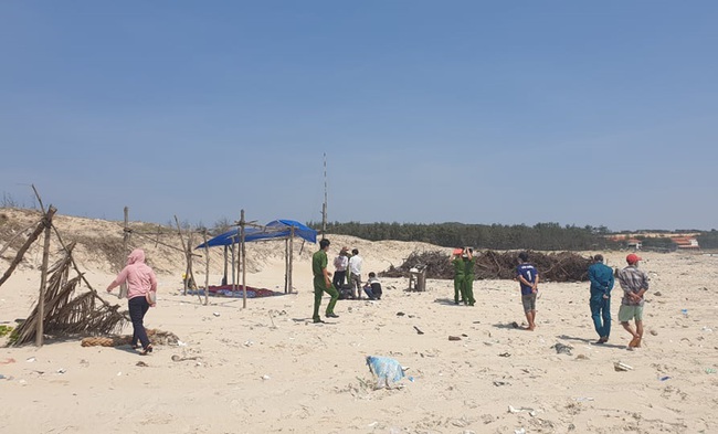 Bình Thuận liên tục phát hiện thi thể trôi dạt vào bờ biển - Ảnh 1.