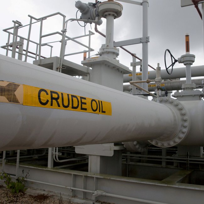 Giá dầu thế giới giảm xuống dưới ngưỡng 100 USD/thùng lần đầu tiên trong 3 tuần - Ảnh 1.