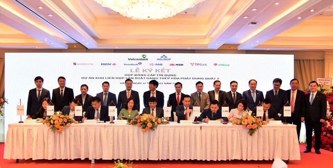 Lễ ký kết Hợp đồng cấp tín dụng 35.000 tỷ đồng cho Dự án Khu liên hợp sản xuất gang thép Hòa Phát Dung Quất 2 do Vietcombank là ngân hàng đầu mối thu xếp - Ảnh 1.