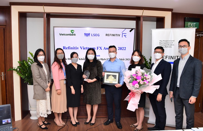 Vietcombank nhận giải thưởng Refinitiv Vietnam FX Award với danh hiệu Best FXall Taker - Ảnh 1.