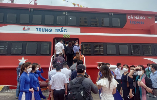 Khai trương tuyến vận tải thủy từ Đà Nẵng ra đảo Lý Sơn - Ảnh 3.