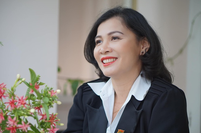 Công an TP.HCM làm việc với bà Hàn Ni liên quan tố cáo Nguyễn Phương Hằng - Ảnh 1.