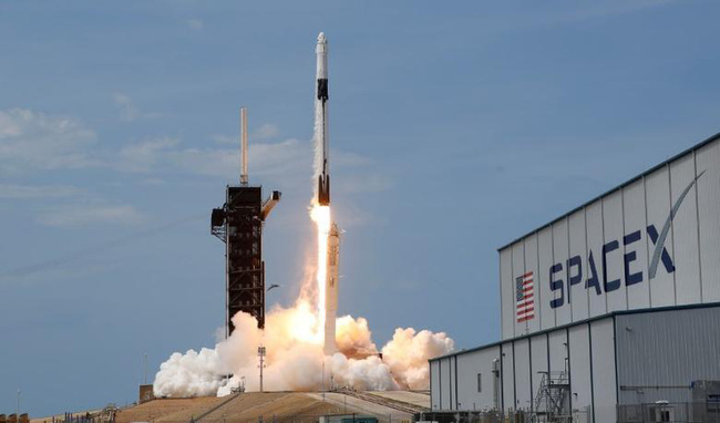 Space X phóng thành công thêm 47 vệ tinh Internet lên quỹ đạo - Ảnh 1.
