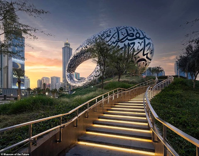 Ngắm Bảo tàng Tương lai đẹp siêu thực ở Dubai - Ảnh 1.