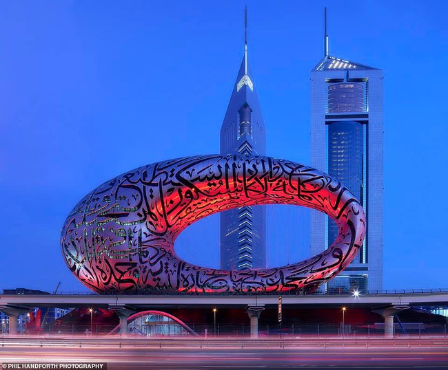 Ngắm Bảo tàng Tương lai đẹp siêu thực ở Dubai - Ảnh 2.