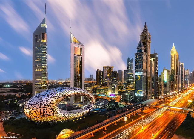 Ngắm Bảo tàng Tương lai đẹp siêu thực ở Dubai - Ảnh 9.