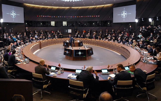 NATO bàn giải pháp chấm dứt căng thẳng Nga-Ukraine - Ảnh 1.