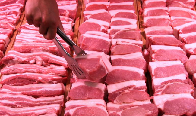 Trung Quốc lần thứ 2 trong năm mua dự trữ thịt lợn do giá giảm sốc - Ảnh 2.