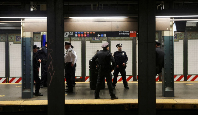 Nổ súng tại nhà ga tàu điện ngầm Mỹ: Hung thủ vẫn chưa bị bắt - Ảnh 1.
