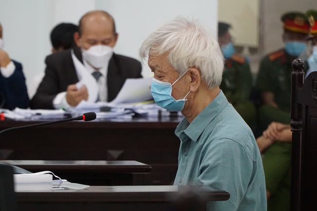 2 cựu Chủ tịch UBND tỉnh Khánh Hòa bị tuyên phạt tổng cộng 10 năm tù - Ảnh 3.