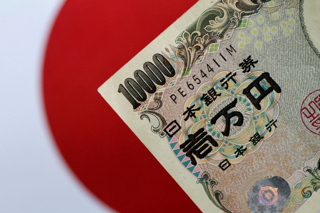 Đồng yen chạm mức thấp kỷ lục trong 20 năm - Ảnh 1.