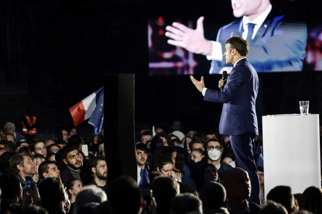 Bầu cử Pháp: Ông Macron và bà Le Pen chạy đua lôi kéo cử tri cánh tả - Ảnh 1.