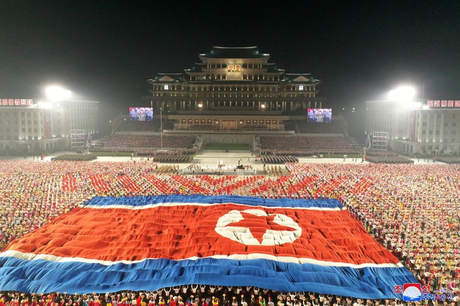 Triều Tiên tổ chức nhiều hoạt động quy mô lớn kỷ niệm 110 năm ngày sinh Chủ tịch Kim Nhật Thành - Ảnh 1.