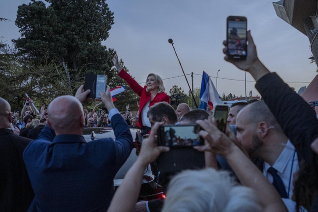 Bầu cử Tổng thống Pháp: 'Nước Pháp sẽ thay đổi nếu bà Le Pen chiến thắng' - Ảnh 2.