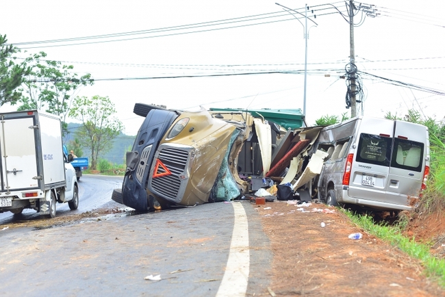 Tai nạn giao thông trên đèo Mimosa Đà Lạt khiến 7 người bị thương - Ảnh 1.