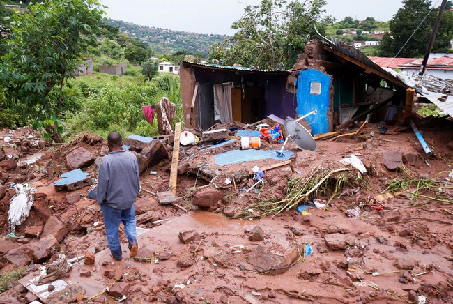 Nam Phi ban bố tình trạng thảm họa trên toàn quốc do lũ lụt - Ảnh 1.