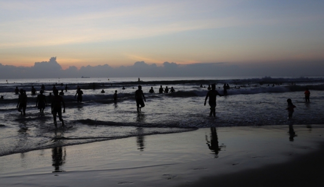 Đà Nẵng: Tắm biển lúc sáng sớm, 1 thầy giáo đuối nước tử vong - Ảnh 1.