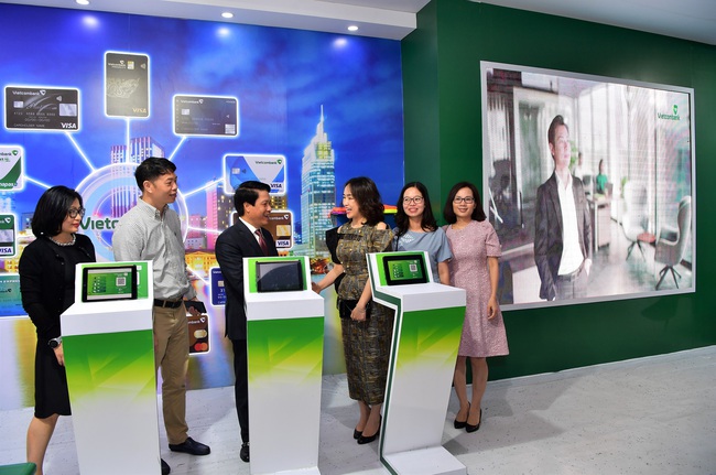 Vietcombank đồng hành cùng chương trình Ngày thẻ Việt Nam với danh vị kim cương - Ảnh 4.