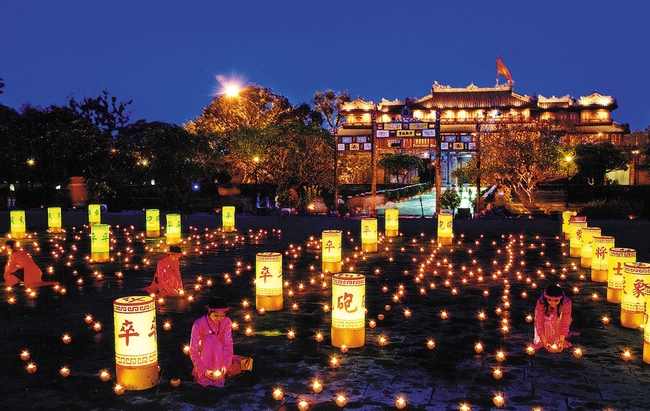 Phố đêm Hoàng thành Huế: Thêm một điểm hút khách du lịch - Ảnh 1.