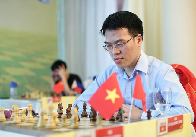 Kỳ thủ Lê Quang Liêm tạo 'địa chấn' khi hạ vua cờ thế giới M. Carlsen - Ảnh 1.