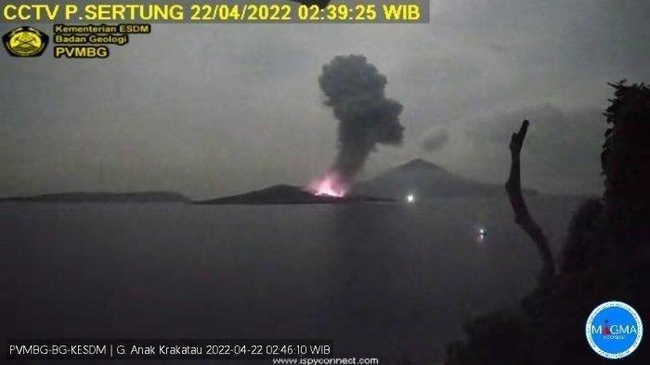 Indonesia nâng mức cảnh báo thảm họa núi lửa Anak Keratau lên cấp độ III - Ảnh 2.