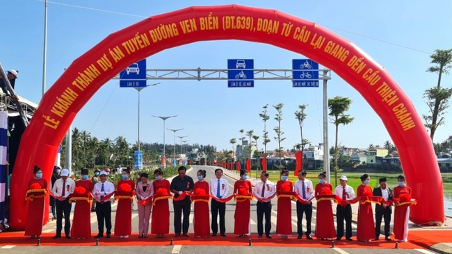 Bình Định: Khởi công tuyến đường ven biển Hoài Nhơn hơn 700 tỷ đồng - Ảnh 4.