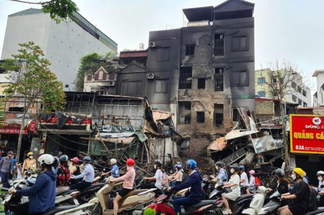 Hà Nội: Không có thiệt hại về người trong vụ cháy nhiều ki ốt ở đường Nguyễn Hoàng - Ảnh 1.