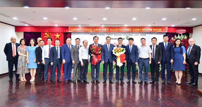 Vietcombank công bố quyết định nhân sự lãnh đạo cấp cao tại Trụ sở chính  - Ảnh 4.
