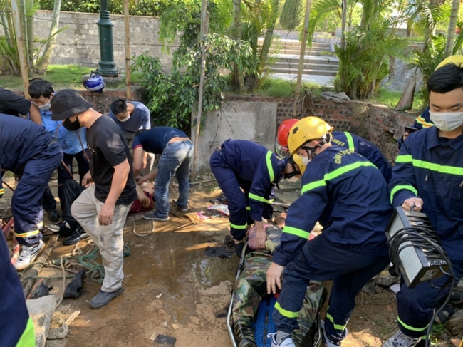 Quảng Ninh: Giải cứu 4 công nhân mắc kẹt do ngạt khí gas dưới cống ngầm - Ảnh 1.