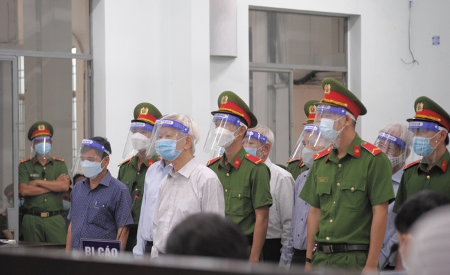 Xét xử sơ thẩm các cựu lãnh đạo tỉnh Khánh Hòa - Ảnh 1.