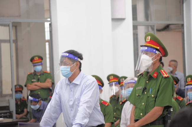 Xét xử sơ thẩm các cựu lãnh đạo tỉnh Khánh Hòa - Ảnh 2.