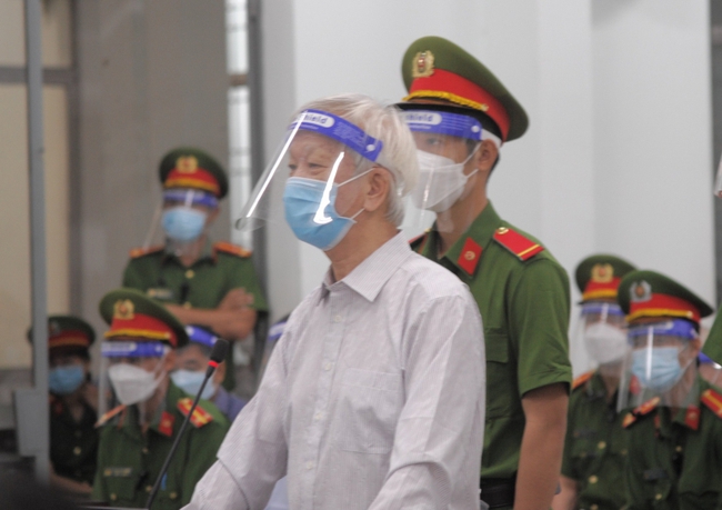 Xét xử sơ thẩm các cựu lãnh đạo tỉnh Khánh Hòa - Ảnh 3.