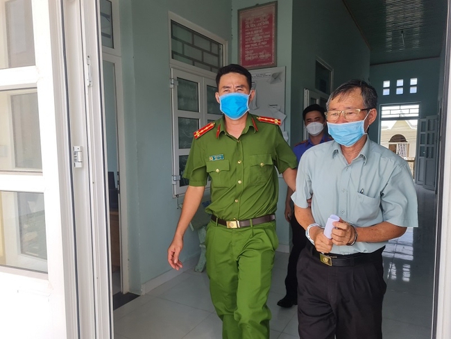 Truy tố Trưởng Văn phòng công chứng Tiến Đạt ở Bình Thuận - Ảnh 2.